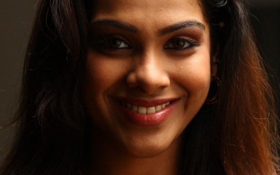 kadhal sandhya hot actress